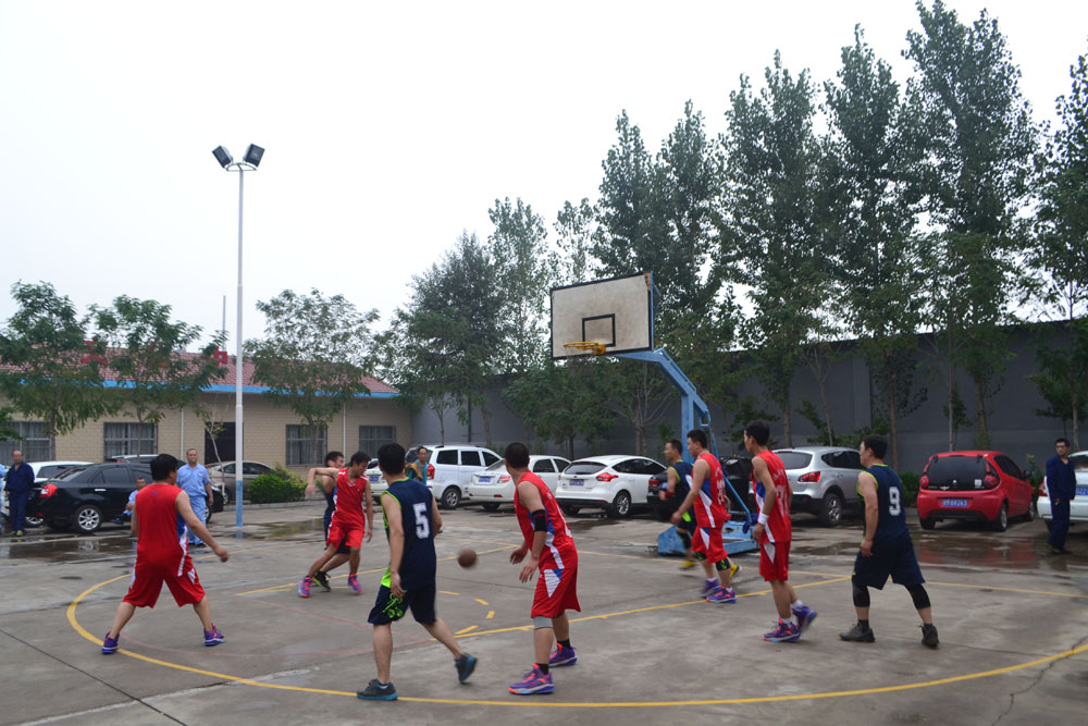 9月18日，运力化工运动会中的篮球比赛进行当中