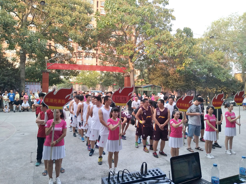 夏县2017年”美团外卖“杯消夏篮球友谊赛——各代表队运动员入场